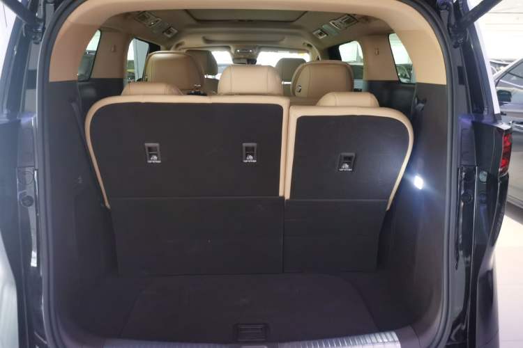 Used Denza D9 2025 DM-i Smart Drive 1020 Four-Wheel Drive Deluxe Model
