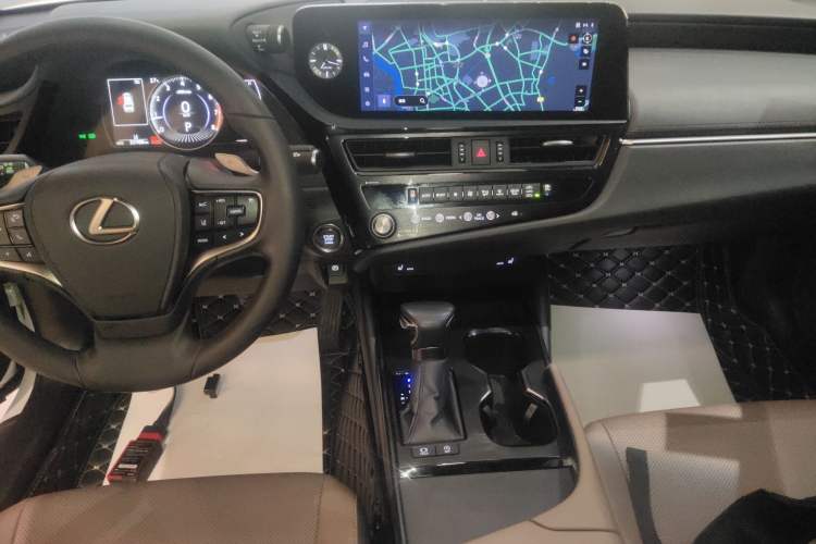 Used Lexus ES 2023 200 Excellence Edition
