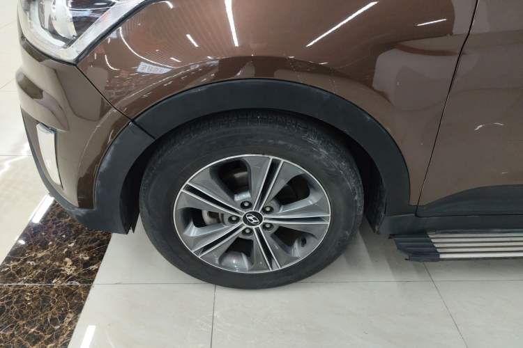 Used Hyundai ix25 2015 1.6L Automatic Two-Wheel-Drive Deluxe DLX Model
