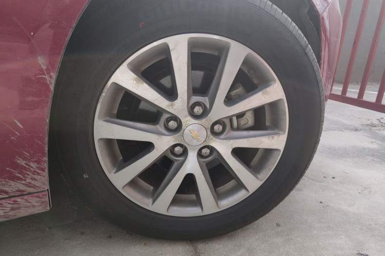 Used Chevrolet Malibu 2017 1.5T Automatic Luxury Edition Right Front Wheel Hub