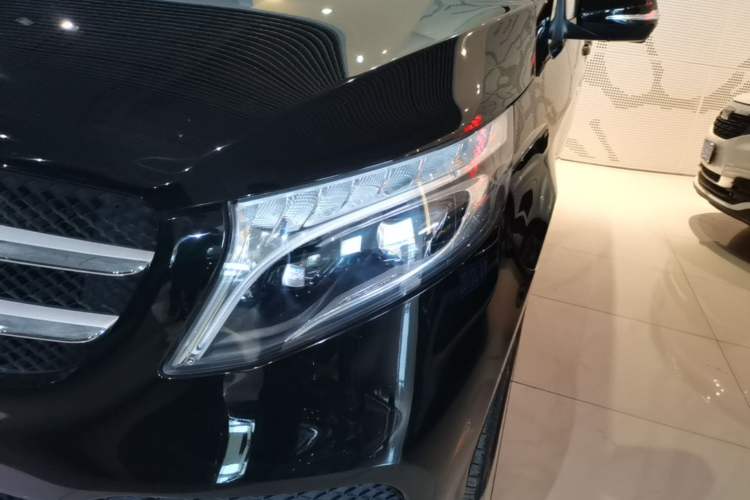 Used Mercedes-Benz V-Class 2021 V 260 Avantgarde Edition Left Front Headlight