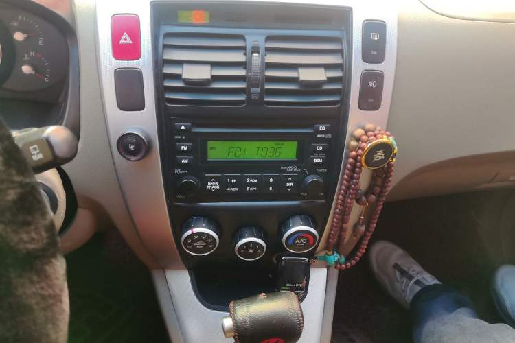 Used Hyundai Tucson 2009 2.0L Automatic Two-Wheel Drive with Sunroof Audio And AC Panel