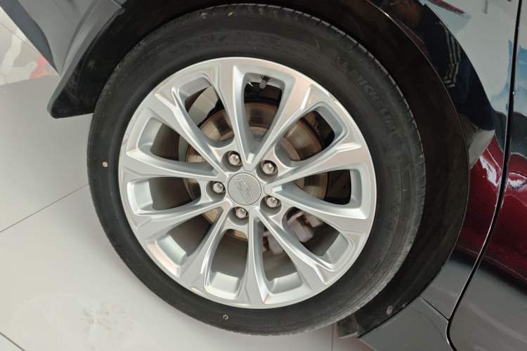 Used Cadillac CT5 2021 Revised 28T Luxury Version Right Rear Wheel Hub