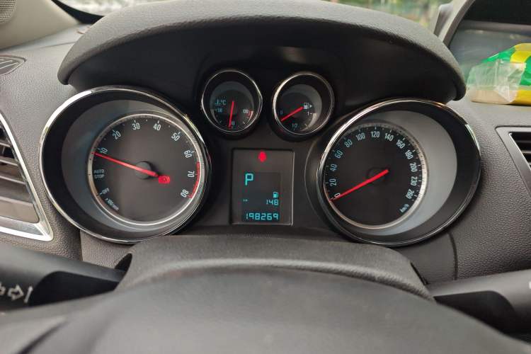 Used Buick Encore 2015 1.4T Automatic Two-Wheel Drive Urban Elite Version Instrument Cluster