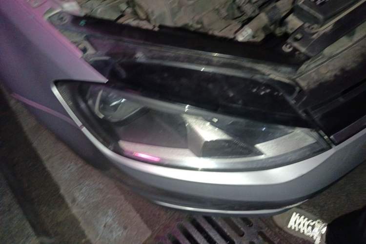 Used Volkswagen Golf 2014 1.6L Automatic Comfort Model Right Front Headlight