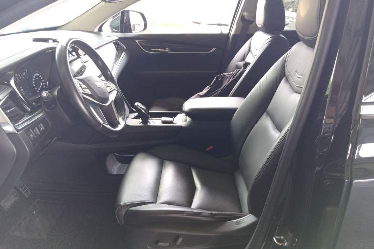 Used Cadillac XT5 2018 25T Luxury Model Left Front Seat