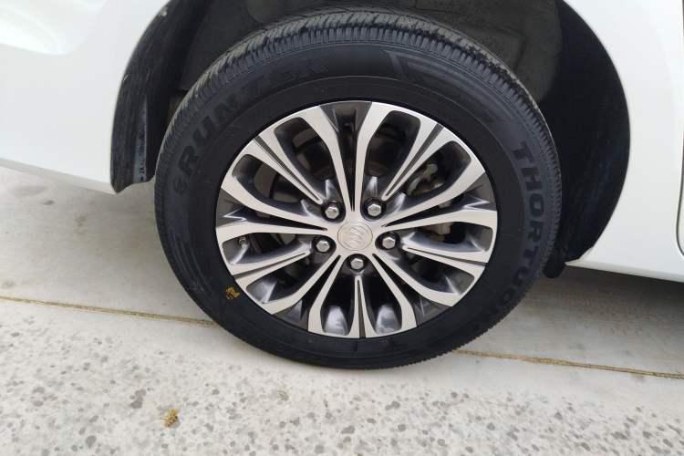 Used Buick GL8 2022 Land Cruiser Executive Class 652T Comfort Model Right Rear Wheel Hub