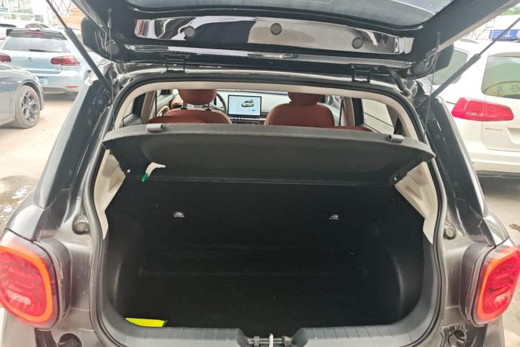 Used JAC Yiwei 3 2023 505 km Championship Edition Trunk