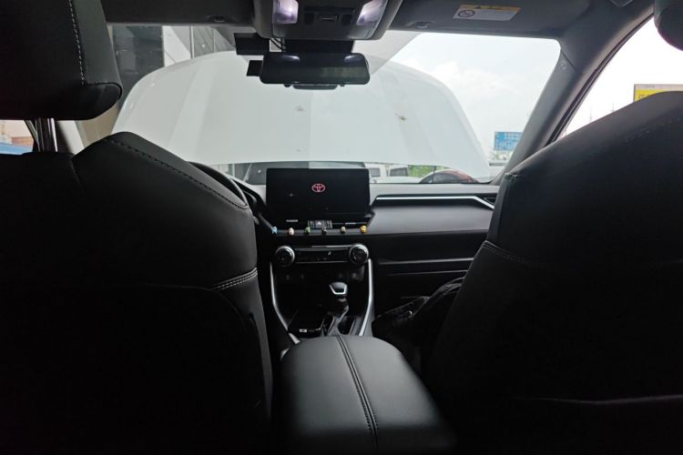 Used Toyota RAV4 2023 2.0L CVT Two-Wheel Drive 20th Anniversary Platinum Edition
