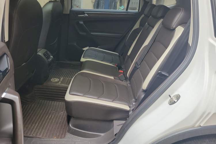 Used Volkswagen Tiguan L 2017 330TSI Automatic Two-Wheel Drive Luxury Edition Left Rear Seat