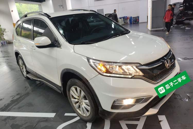 Used Honda CR-V 2016 2.0L Two-Wheel Drive Classic Edition Front Right 45 Deg