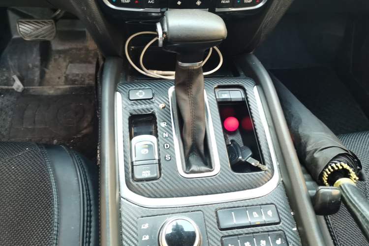Used GAC Trumpchi GS8 2017 320T Four-Wheel Drive Luxury Smart Connectivity Version (7 Seats) Gear Lever