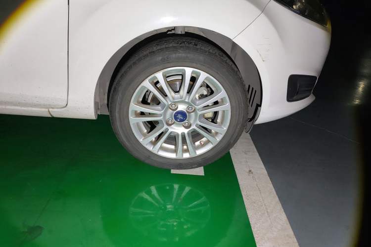 Used Ford Fiesta 2013 Hatchback 1.5L Automatic Fashion Edition Right Front Wheel Hub