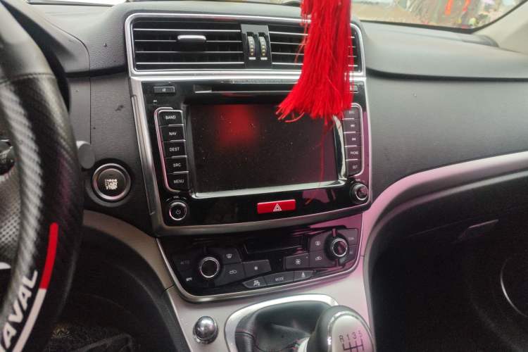 Used Haval M6 2017 1.5T Manual Two-Wheel Drive Elite Model Audio And AC Panel