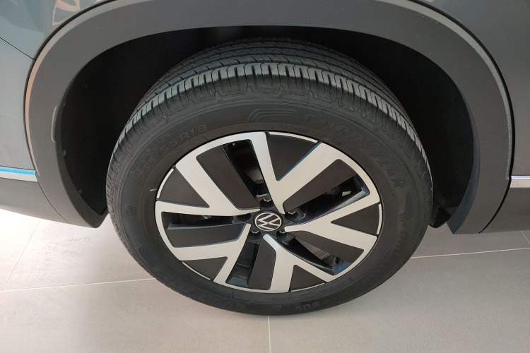 Used Volkswagen Tayron 2023 300TSI Two-Wheel-Drive Luxury Plus Advanced Edition Exterior 5