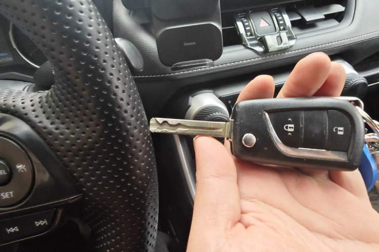 Used Toyota RAV4 2020 2.0L CVT Two-Wheel Drive Urban Edition Vehicle Key