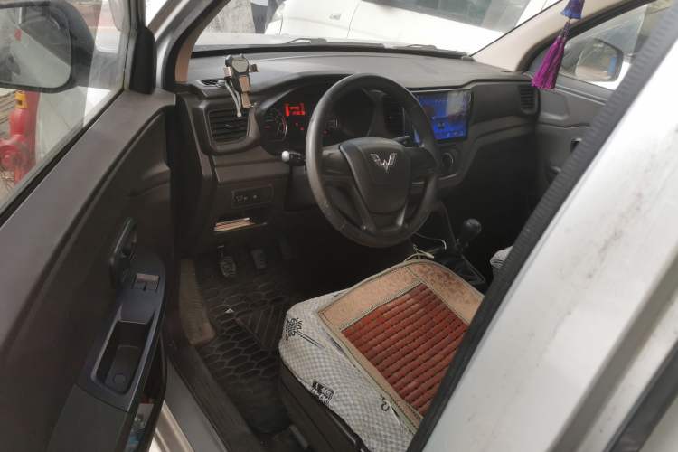 Used Wuling Hongguang V 2019 1.5L Base Window-Sealed Vehicle China VI LAR
