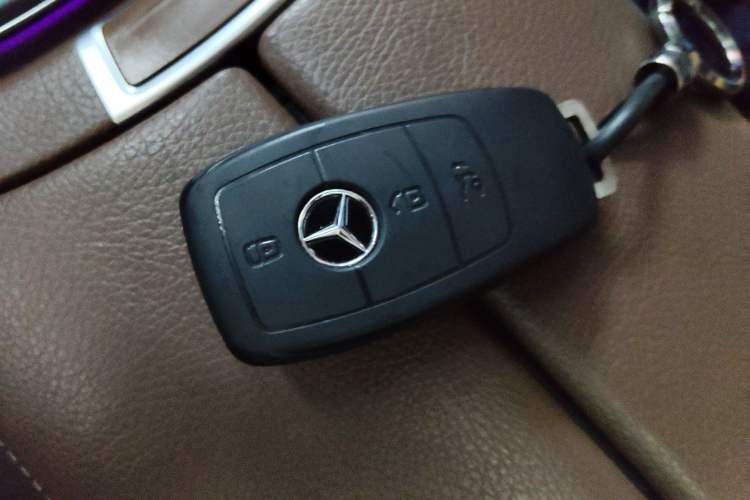Used Mercedes-Benz E-Class 2019 Restyled E 300 L Sporty and Stylish Edition Vehicle Key