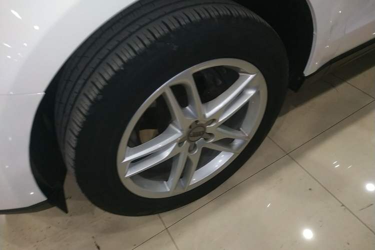 Used Audi Q5 2017 40 TFSI Ambition Edition Left Front Wheel Hub