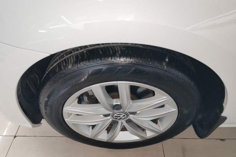 Used Volkswagen Golf 2018 1.6L Automatic Comfort Model Left Front Wheel Hub