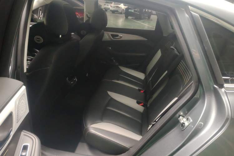 Used Roewe i6 MAX 2020 300TGI Automatic Supreme Edition with Cool Sunroof and Advanced Driving Features