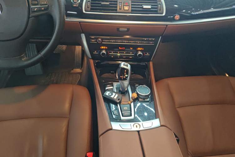 Used BMW 5 Series GT 2015 528i Leading Model