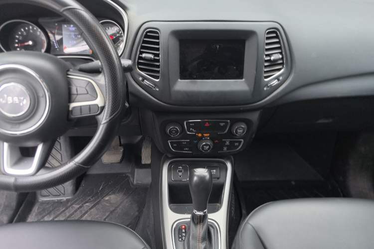 Used Jeep Compass 2017 200T Automatic Enjoyment Version

