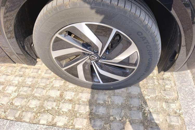 Used Volkswagen Viloran 2022 380TSI Luxury Edition Right Front Wheel Hub