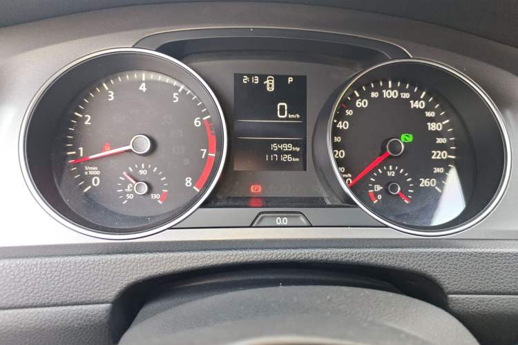 Used Volkswagen Golf 2014 1.6L Automatic Fashion Model Odometer Close Up