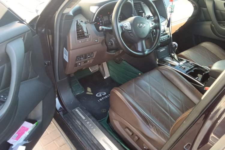 Used Infiniti QX70 2013 3.7L Standard Edition
