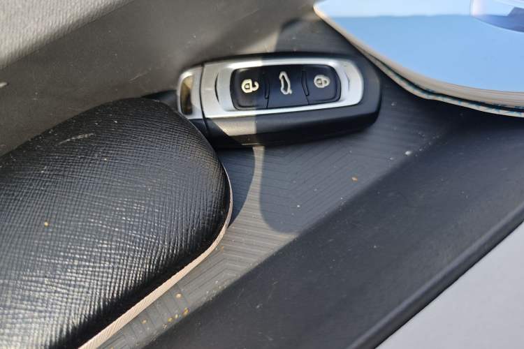 Used Geely Galaxy Panda 2024 Panda Mini 200km Endurance Bear Interior 1