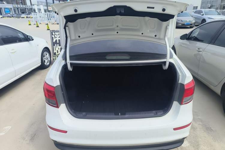 Used Kia K2 2015 Sedan 1.4L MT GLS Trunk