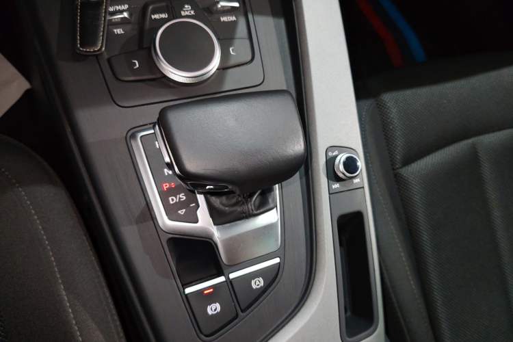 Used Audi A4L 2018 30th Anniversary Edition 40 TFSI Trendy Model Gear Lever