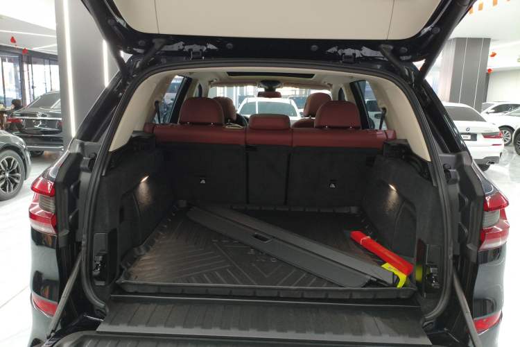 Used BMW X5 2022 xDrive 30Li Luxury M Sport Package