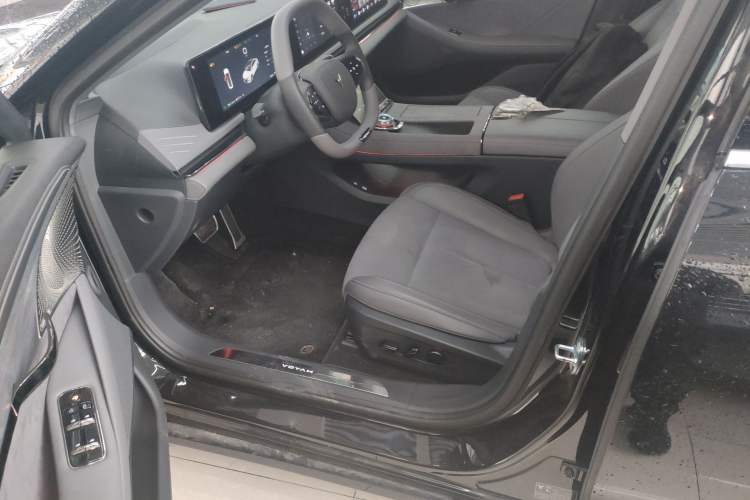 Used VOYAH PASSION 2024 PHEV Four-Wheel Drive Ultra-Long Range Flagship Model
