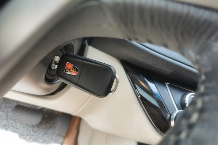 Used Roewe 360 2015 20T TST Deluxe Edition
