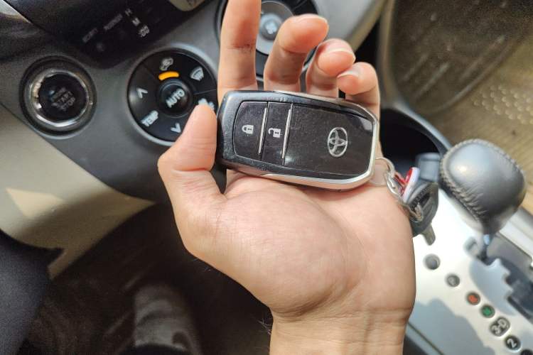 Used Toyota RAV4 2013 Special Edition 2.4L Automatic 4x4 Prestige Vehicle Key