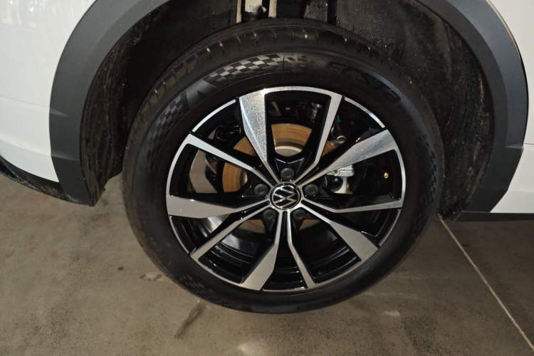 Used Volkswagen T-ROC 2025 Facelift Model 2 300TSI DSG Two-Wheel Drive Chenguang Edition