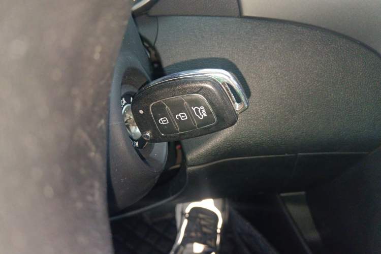 Used Hyundai Elantra (5th Generation / Langdong) 2016 1.6L Automatic Smart Version