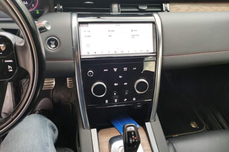 Used Land Rover Discovery Sport 2020 249 PS R-Dynamic Performance Edition Audio And AC Panel