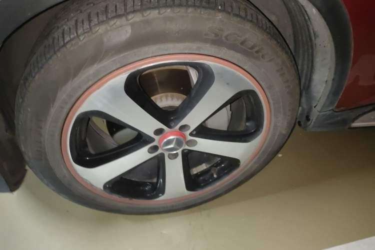 Used Mercedes-Benz GLC 2018 Facelift GLC 260 4MATIC Luxury Edition Left Front Wheel Hub