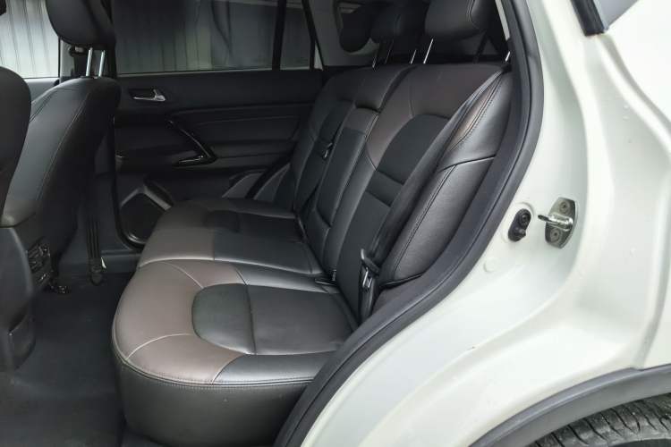 Used GAC Trumpchi GS4 2017 235T Automatic Two-Wheel Drive Luxury Smart Connectivity Version Left Rear Seat