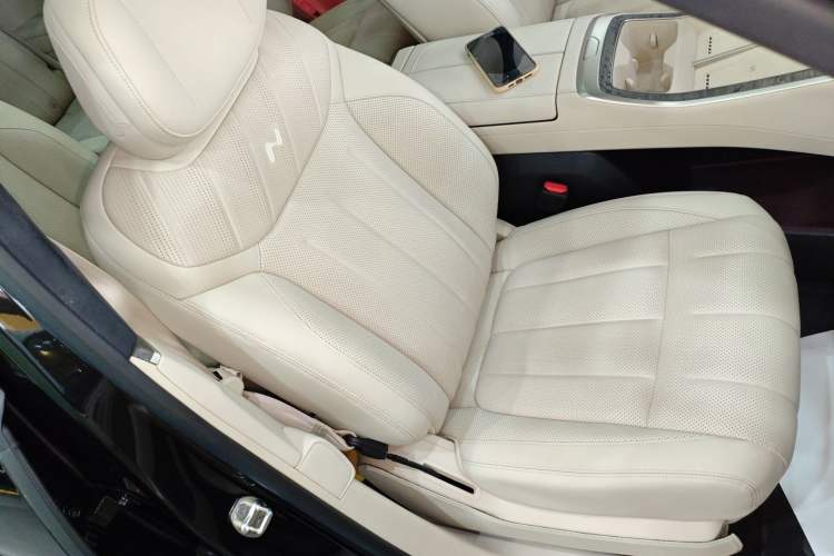 Used ONVO Luxeed L90 2025 Model—Max Six-Seater Version
