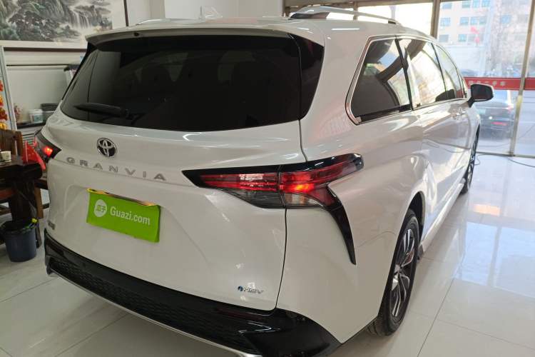 Used Toyota Granvia 2024 2.5L Hybrid Luxury Edition