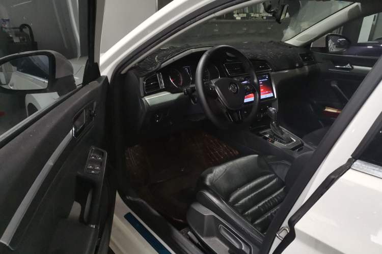 Used Volkswagen Lamando 2017 280TSI DSG Comfort Edition Driver Seat