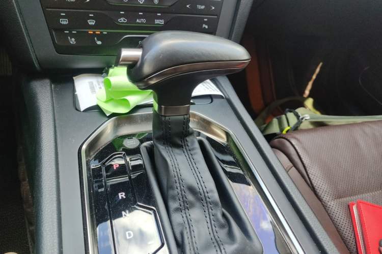Used Hongqi H7 2018 2.0T Elite Edition Gear Lever