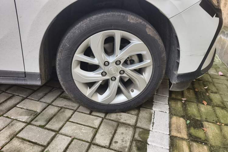 Used Buick Velite 6 2022 Connected & Shared PLUS Right Front Wheel Hub