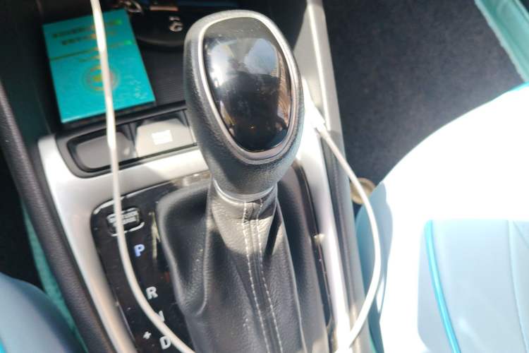 Used Hyundai Celesta 2018 1.6L Automatic GL Enjoyment Edition China VI compliant Gear Lever