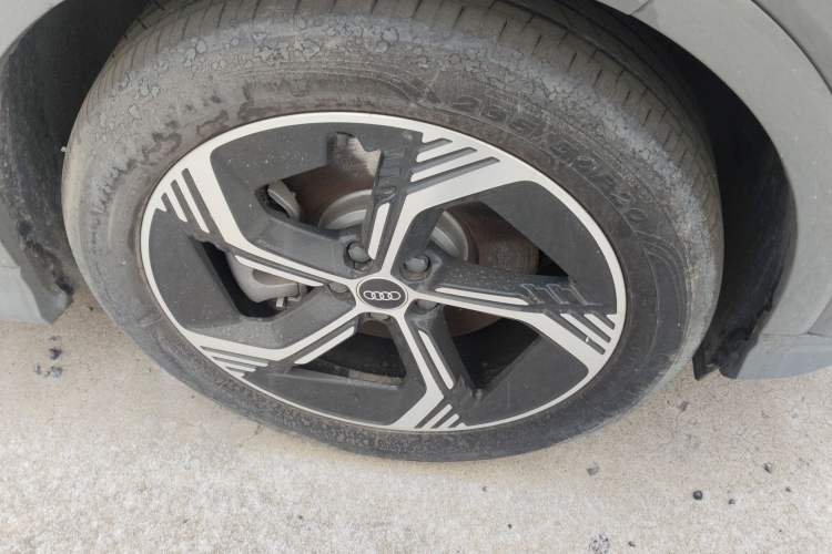 Used Audi Q4 e-tron 2024 40 e-tron Adventure Edition Right Front Wheel Hub