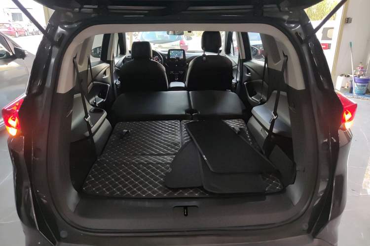 Used Chevrolet Orlando 2020 Light Hybrid Redline 530T Automatic Enjoyment Edition (5+2 Models)